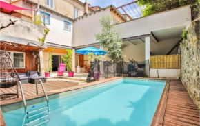 Amazing Home In Villeneuve De Berg With Kitchen